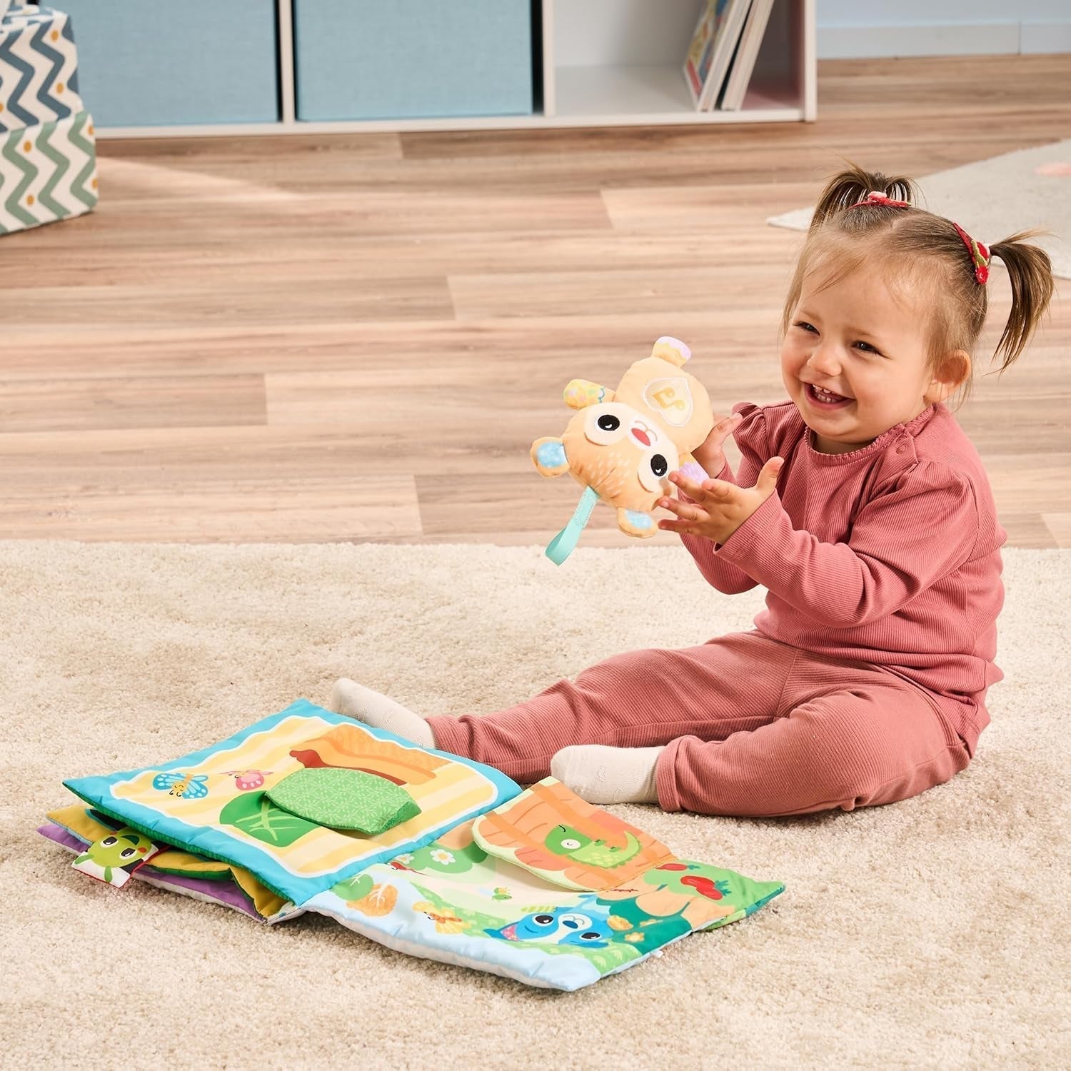 VTech Baby Min store plysbog - Tryk og føl bog/bog med musik og lyde - Stofbog med bevægelige elementer - Legetøj til motoriske og sensoriske færdigheder - Til babyer og børn i alderen 3-24 måneder Bebe Naty Shop Toys