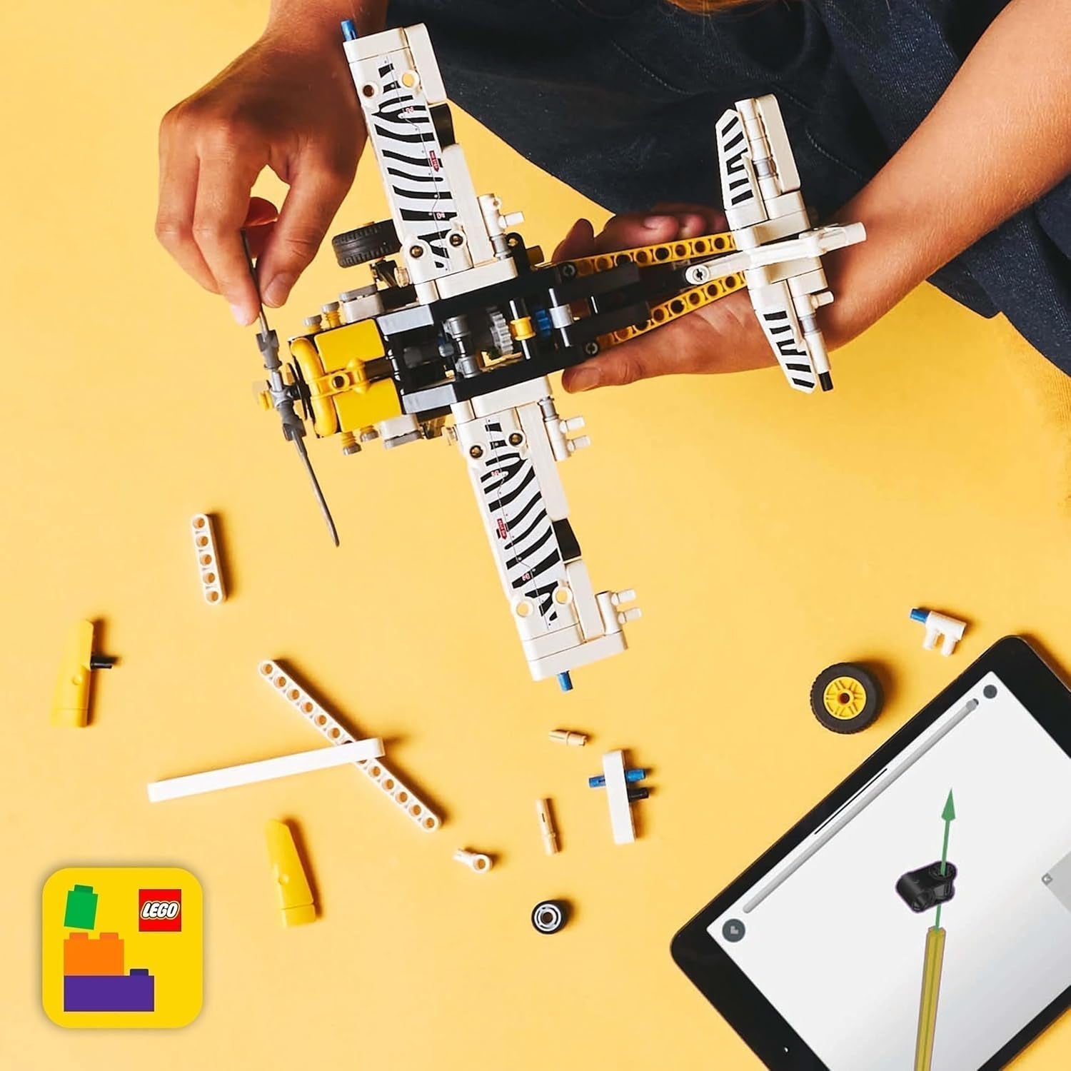 LEGO Technic Propel Fly byggelegetøj til børn Gave til drenge og piger 8 år gamle 4-cylindrede stempelmotor Roterende propel Flymodel 42198 Byggesæt Besuche den LEGO-Store