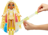 Rainbow High Winter Wonderland - Sunny (Gul) - 28 cm Hidden Magic Water Oppustning Snemandsmodedukke med snemandssæt, velegnet til 4-12 år gamle børn og samlere