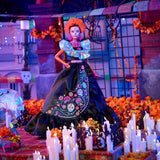 Barbie-signaturdukke, Día De Muertos 2024 samlerfigur i sort kjole og blå flæsede top, broderet print og farverigt tilbehør, HRM72