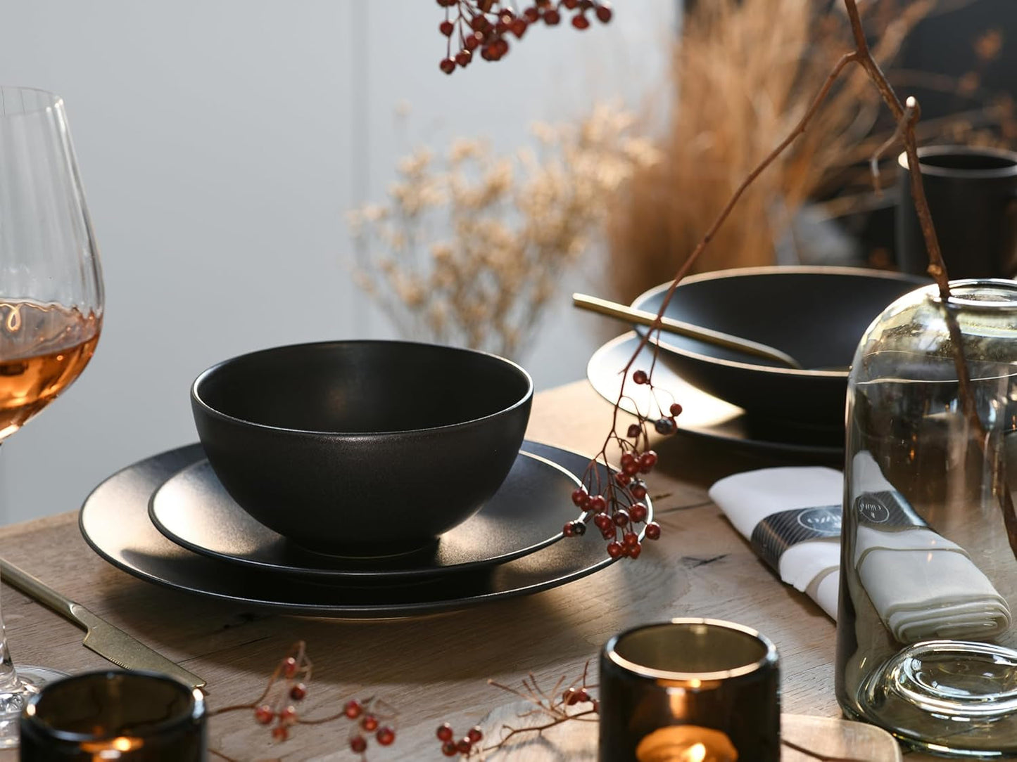 Kan skabes, 23146, SOFT TOUCH BLACK Series, 20-delt servisesæt, porcelænskombinationsservice, tåler opvaskemaskine og mikroovn, fremstillet i Portugal