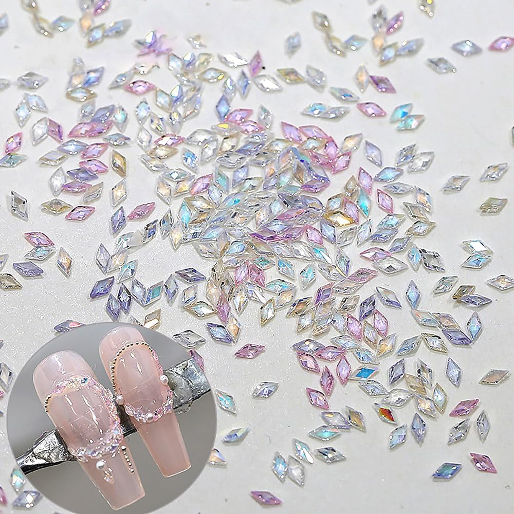 50 stk. Små Zirconia Rhombus Glitter Nail Stones Nøgleringe Blandede farver Mousserende Rhinestones Nail Charms Mini Rhombus Nail Crystals Diamantnegle Rhinestones Nail Charms Nail Accessories Nail Art