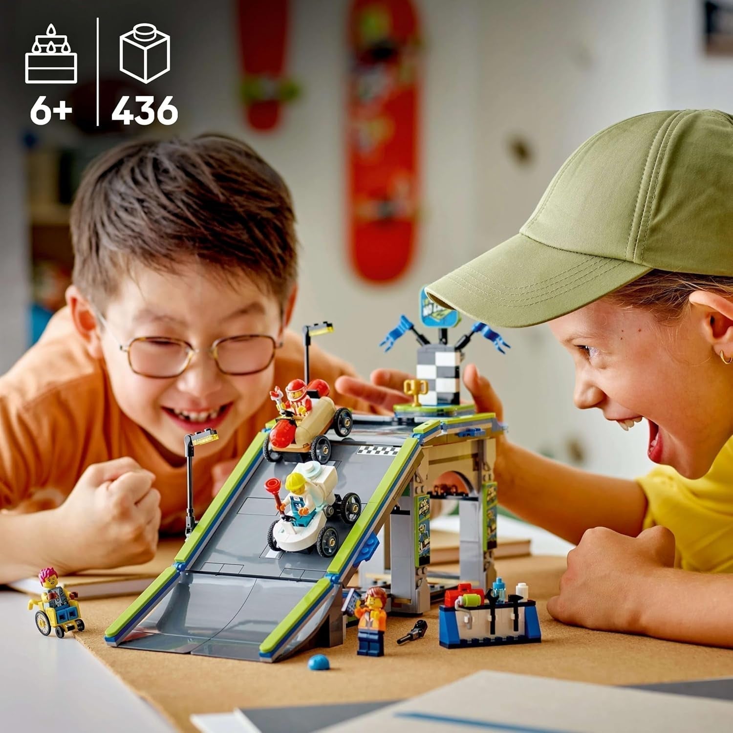 LEGO City No Limits: Sæbekasseløb med rampe - Byggelegetøj til drenge og piger fra 6 år - Sæt med 2 sæbekasser og 4 Racer-minifigurer - Gaveidé til børn 60460 Byggesæt Besuche den LEGO-Store