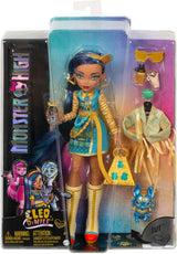 Monster High Cleo de Nile Puppe, Mummie Modepuppe, Königliches Outfit, Killerstiefel, Pyramidenrygsæk, Tilbehør, für Kinder ab 4 Jahren, HHK54