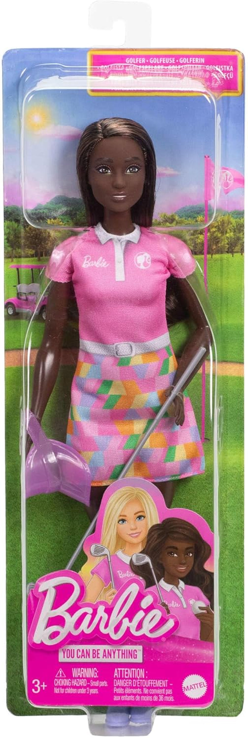 Barbie Brunette golfspillerdukke i aftagelig lyserød polokjole, golfuniform, inkluderer kasket og golfkølletilbehør, JCR69