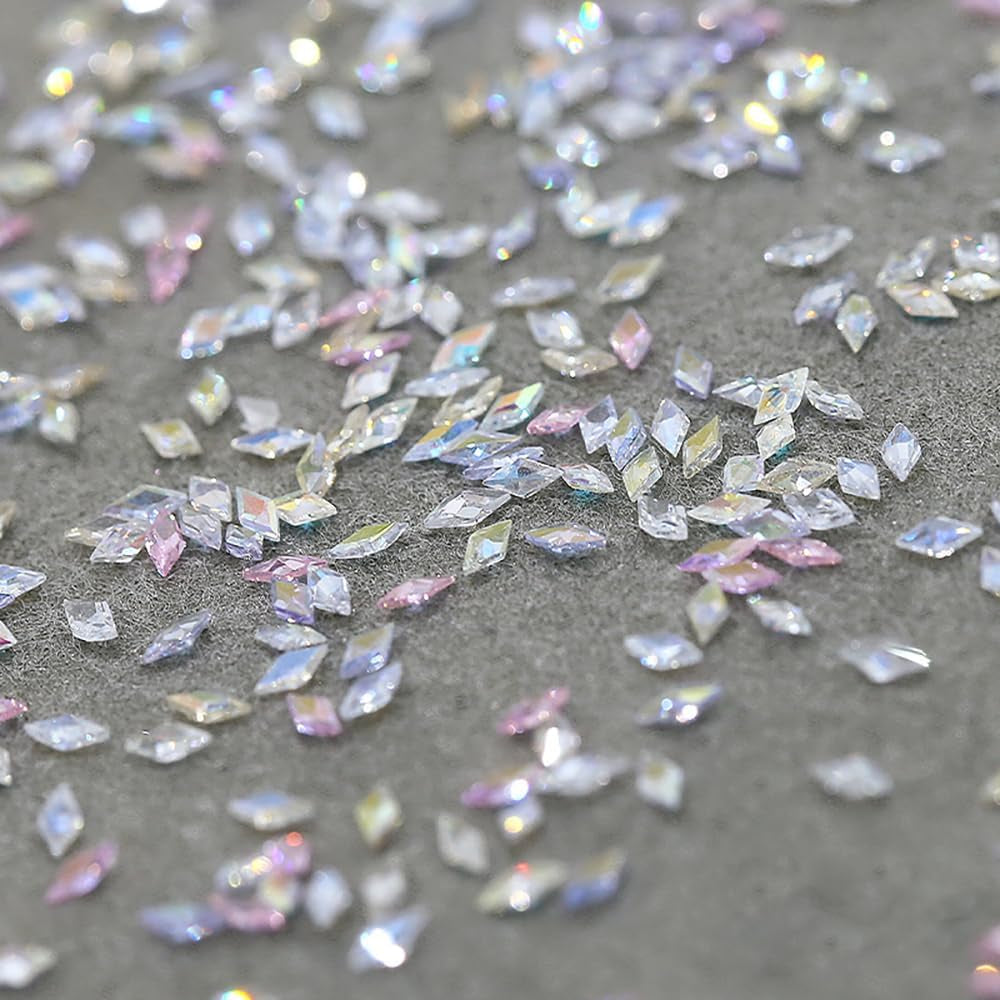 50 stk. Små Zirconia Rhombus Glitter Nail Stones Nøgleringe Blandede farver Mousserende Rhinestones Nail Charms Mini Rhombus Nail Crystals Diamantnegle Rhinestones Nail Charms Nail Accessories Nail Art