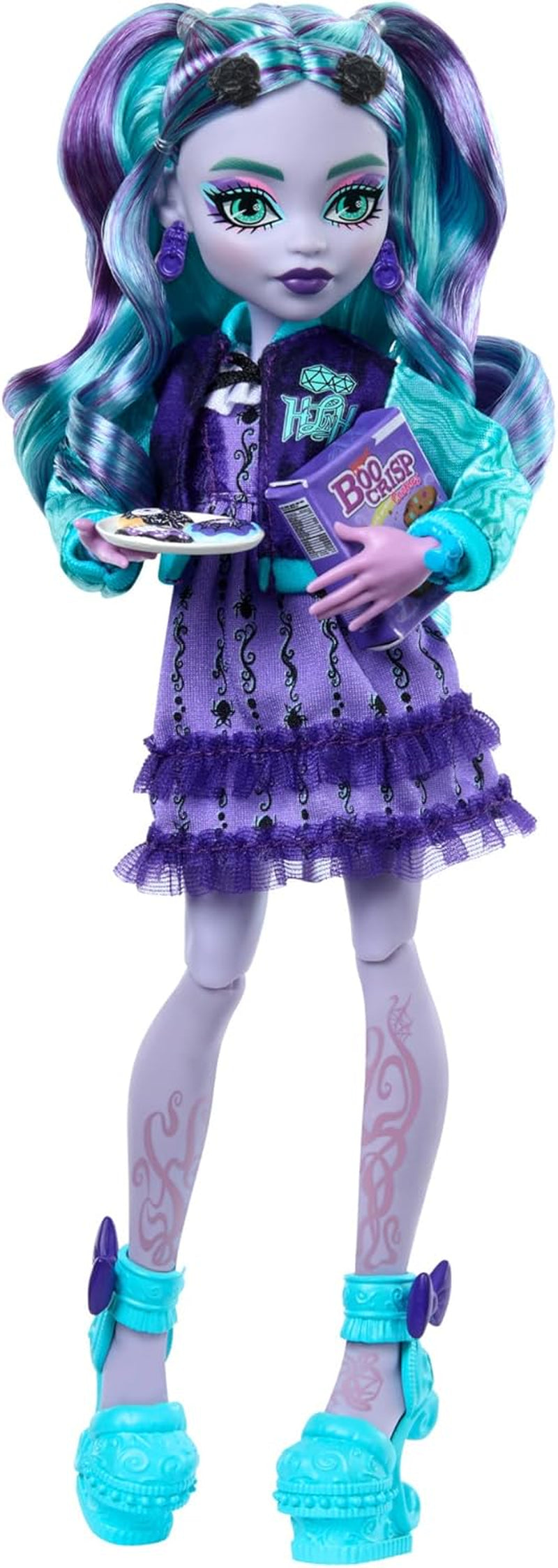 Monster High Fearbook Twyla dukke- og filmklubstilbehørssæt, collegejakke, eksamensalbum, brætspil og småkager, HXW31
