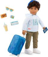 Vores generation - Milo - 46 cm drengedukke - Naturtro brune øjne og krøllet brunt hår - Bagage på hjul og rejsetilbehør - Foregive leg - Legetøj fra 3 år og opefter