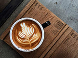 APS Milk Pitcher - Højkvalitets mælkekande med non-stick belægning, lavet af rustfrit stål - Perfekt til opskumning af mælk - Universal karaffel, sort, 600 ml