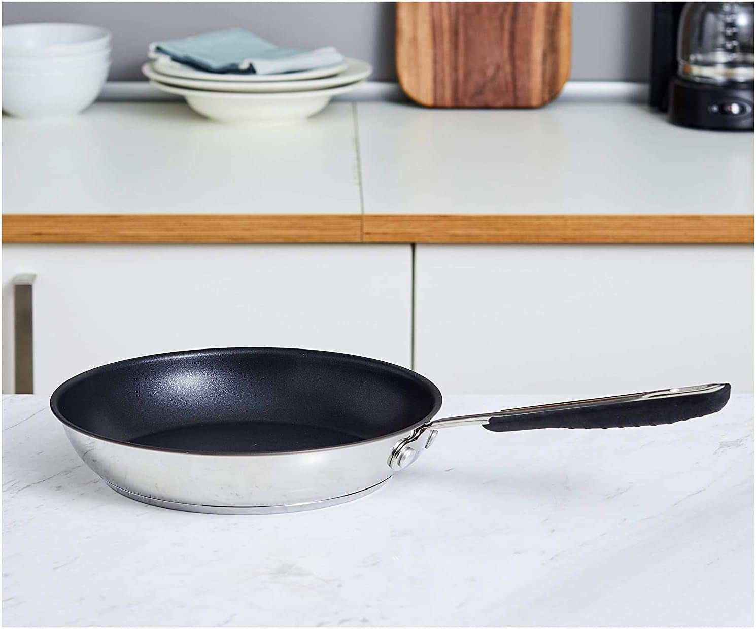 Pande i rustfrit stål med non-stick belægning - velegnet til induktion, med behageligt håndtag - 28 Cm Gryder og pander Naty Shop