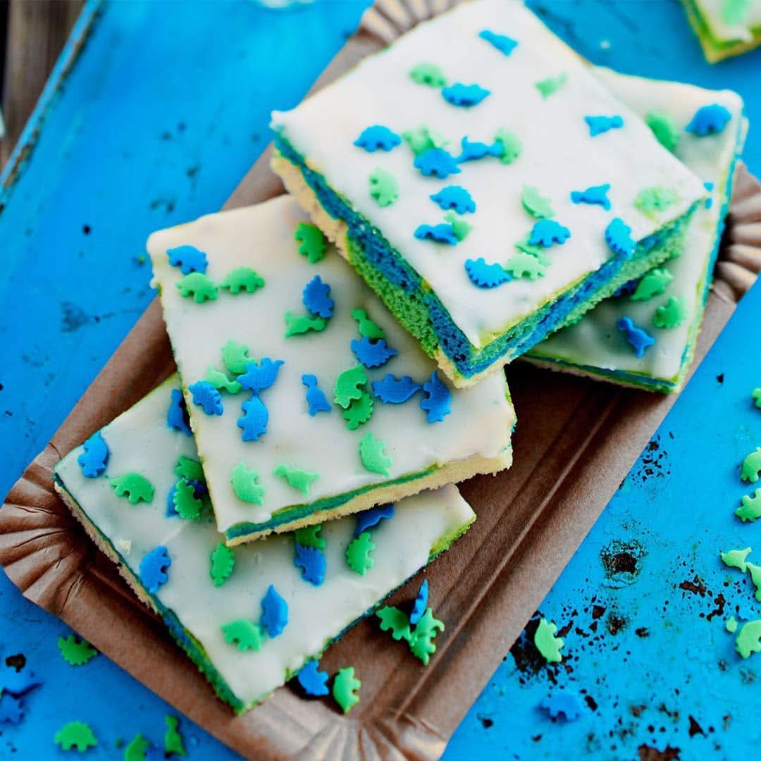 RUF Dinolino Cake, Tricolor arkkage med citronsmag, 850 gram Sprinkles Naty Shop