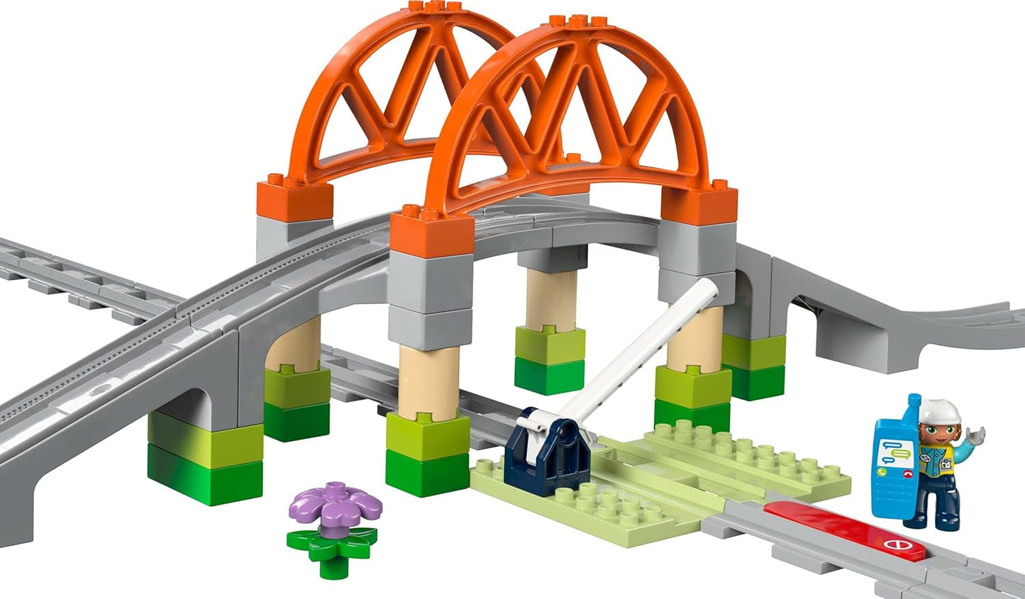 LEGO DUPLO Bybanebro og spor - Udvidelsessæt, Gave til børn fra 2 år, Bygge- og genopbygningssæt, Udviklingssæt til børnehaver, Pædagogisk legetøj 10426 Byggesæt Besuche den LEGO-Store