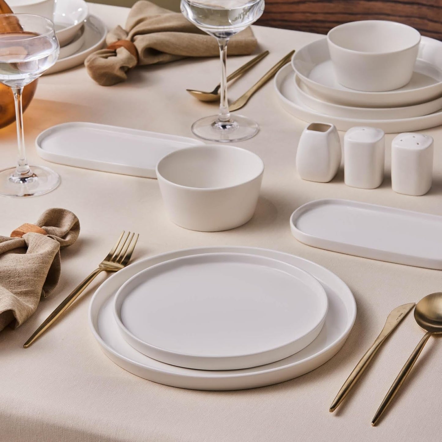 Karaca Stream Bone Bomo 12-personers servisesæt Elegant firkantet tallerkensæt Elegant hvidt porcelænsstel