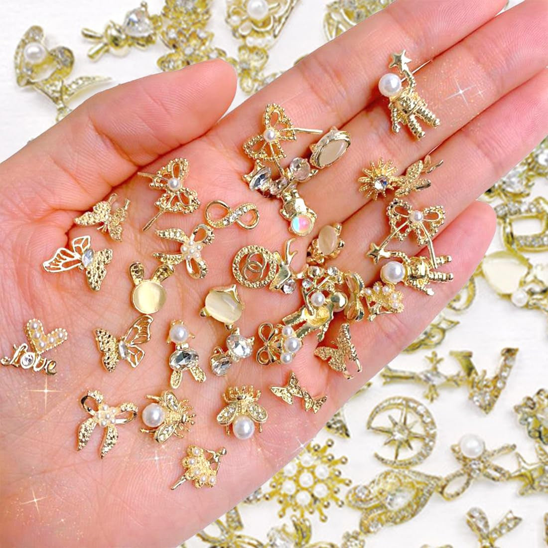 50 Stück Gold Nail Charms, 3D Shiny Nail Art Charms, Glitzersteine ​​Nägel Perle Legierung Nagel, Schmetterling Strasssteine ​​Nägel Charms, DIY Nail Art Zubehör, Für Mädchen Frauen