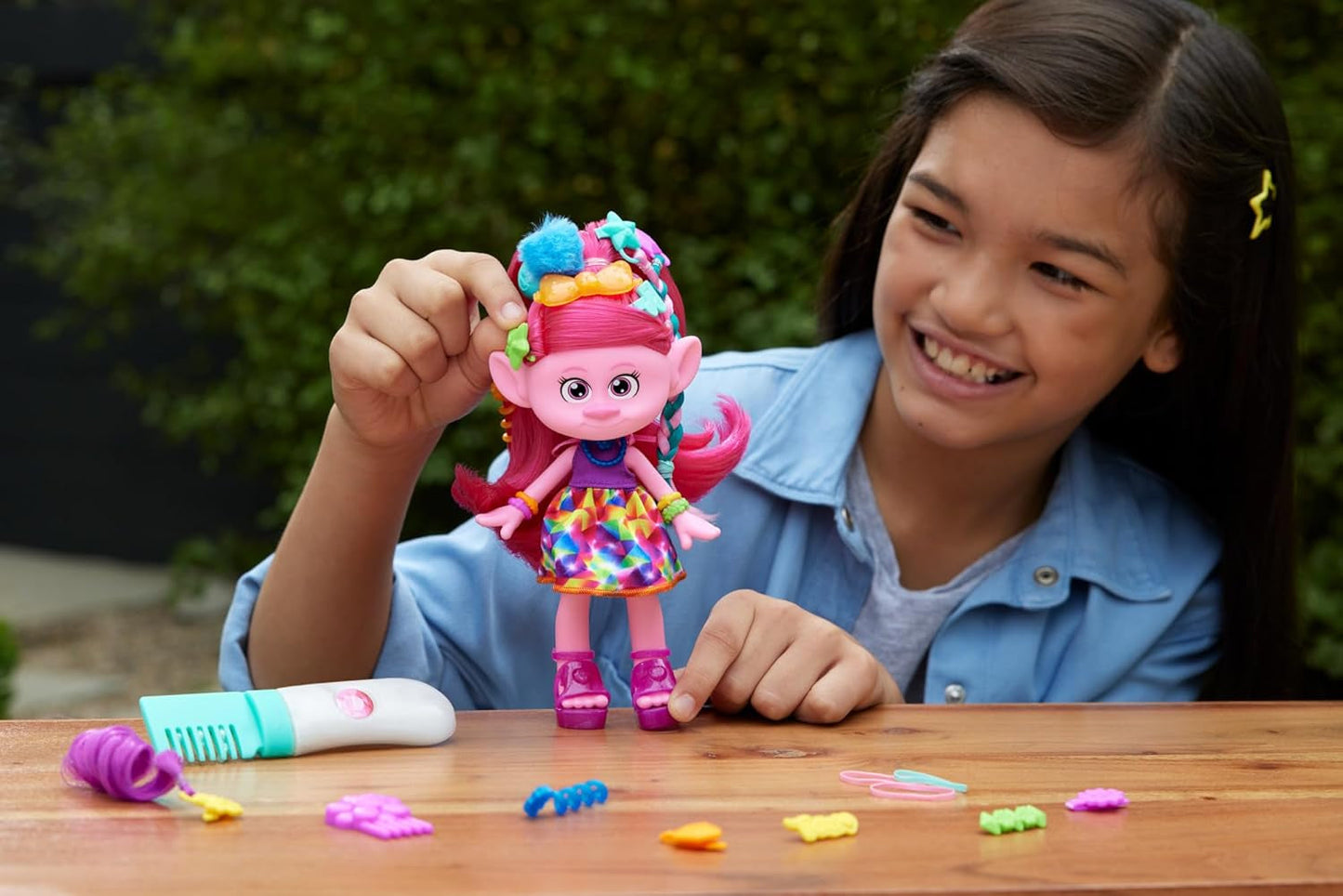 Mattel DREAMWORKS TROLLS Together Strong - Hår-Tastic Queen Poppy Fashion Doll - 15+ tilbehør, Glitter Kam, Vaskbar Glitter Gel, For Alders 3+, HNF25 Naty Shop Dolls