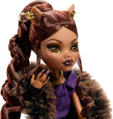 Monster High Doll House of Wolves Clawdeen Wolf samlerfigur med imiteret pels jacquardfrakke Lilla jakkekjole Guldbukser og tilbehør JDR66