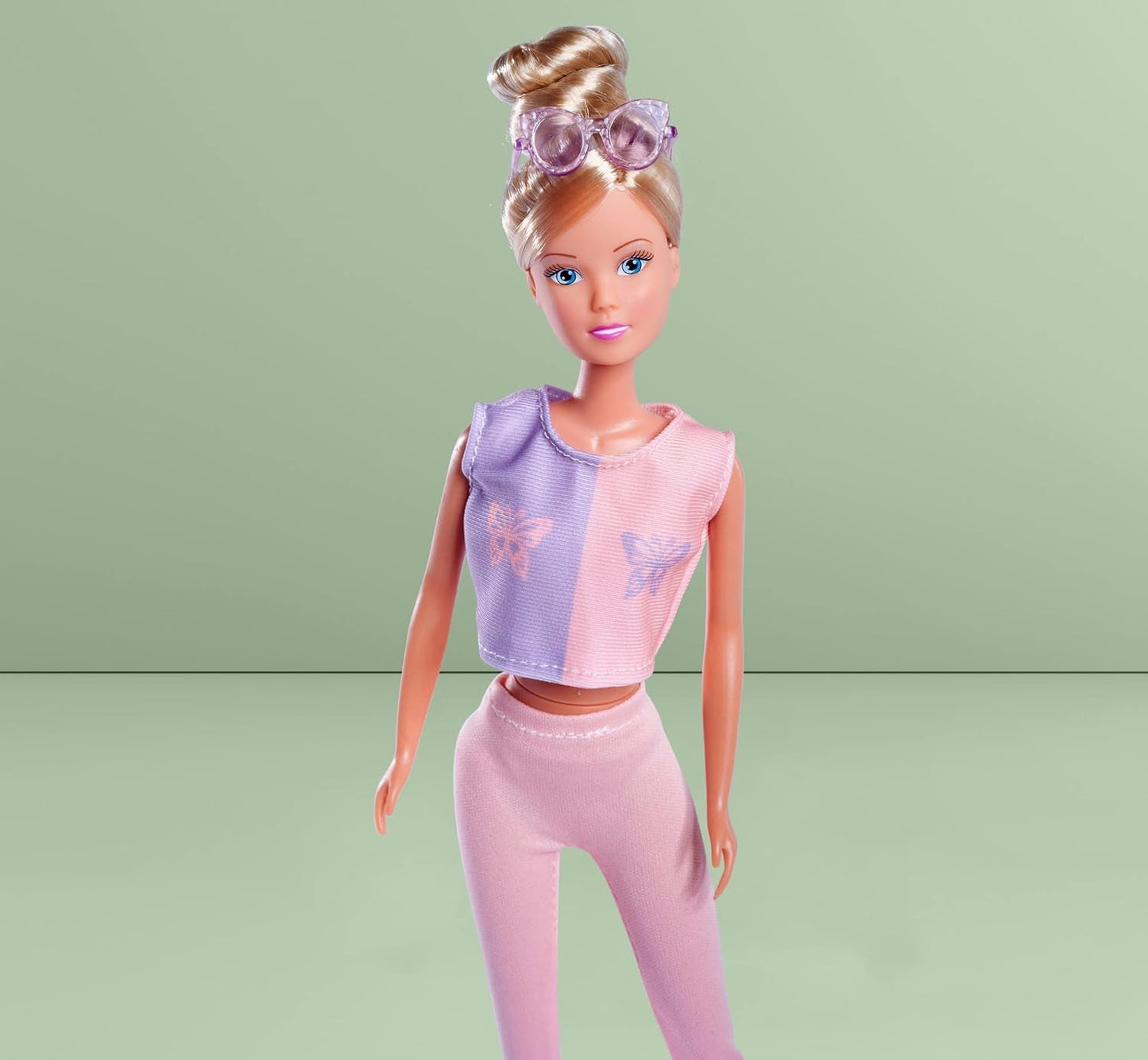 Simba 105733619 - Steffi Love Hula Hoop, Legetøjsdukke med sportstøj, Hula Hoop og mekanisk funktion, 29 cm, Alders 3+