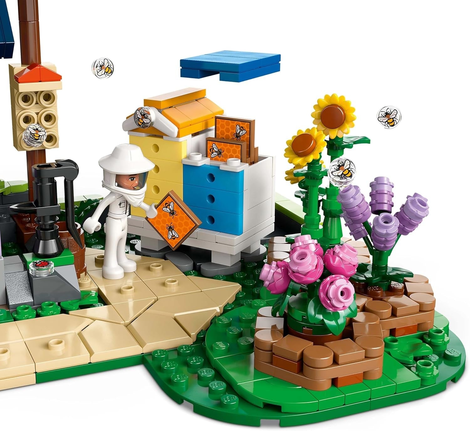LEGO Friends Hus og Blomsterhave Biavlerbyggesættet Naturlegesæt Gave til piger 12+ Bygbare modelsæt 4 minifigurer og dyrefigurer Kat og kanin 42669 Byggesæt Besuche den LEGO-Store