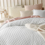 Molly Elegant sengetæppe i hvidt 220 X 240 Cm Alsidigt sengetæppe som sengetæppe eller sofapude Tæppe til seng og sofa Tæppestil Ideel som sengetæppe Senge og tæpper Besuche den ROOM99-Store
