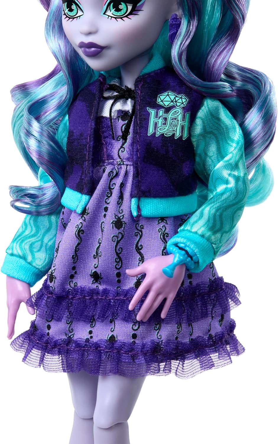 Monster High Fearbook Twyla dukke- og filmklubstilbehørssæt, collegejakke, eksamensalbum, brætspil og småkager, HXW31