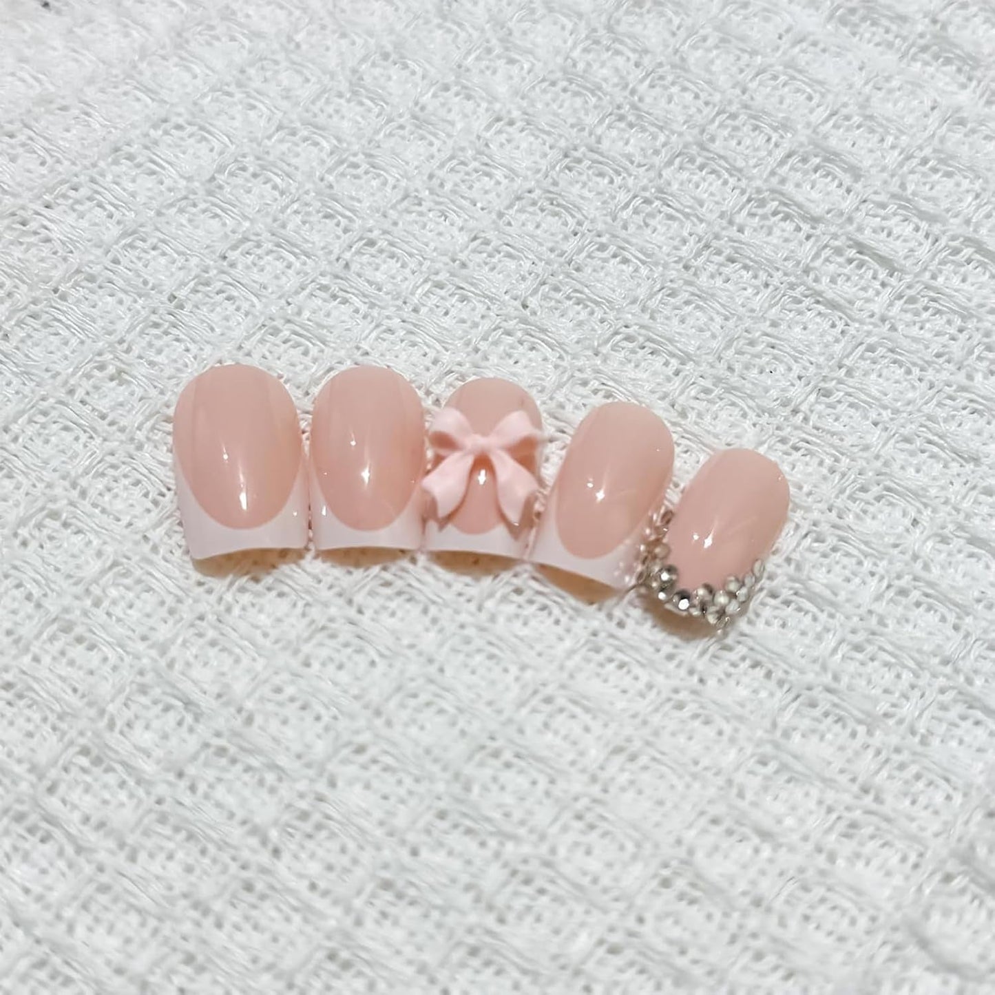24 stk Pink Diamond Sløjfe French Manicure Tabletter Firkantede Negle Rhinestone Mønster Nude Pink kunstige negle Fulddækning lim Manicure