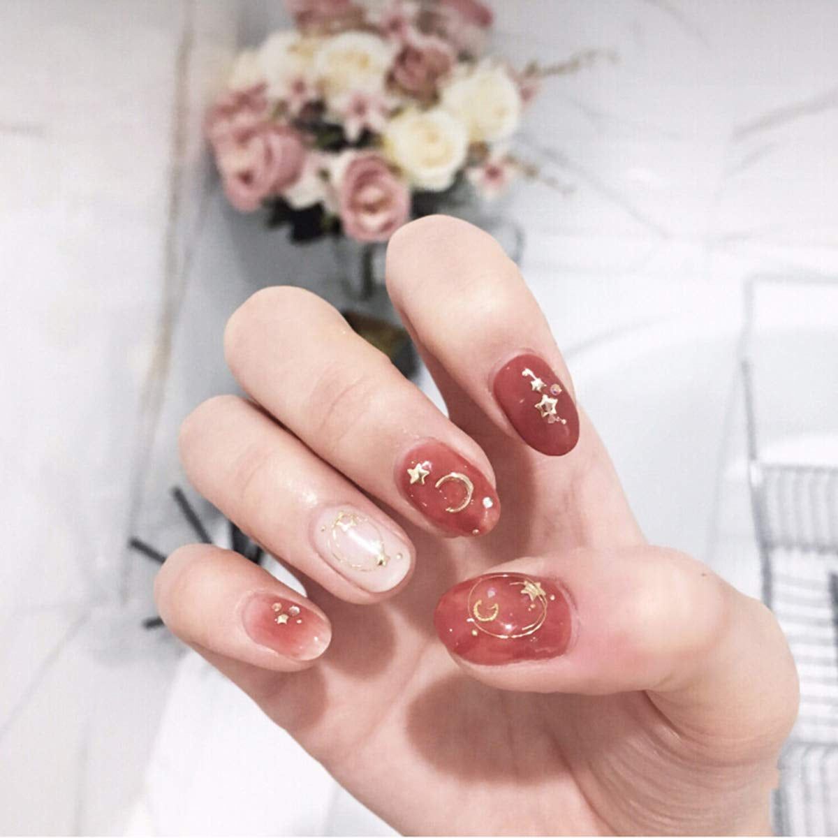 4 æsker Nagel Art Strass, 3D Nagel Art Decorations, Mix Größe Nagel Perlen Glitter Strass Guld Metall Hohlniet Nagelkunst Stern Mond Sonne Nagel Zubehör Für DIY Nageldesign