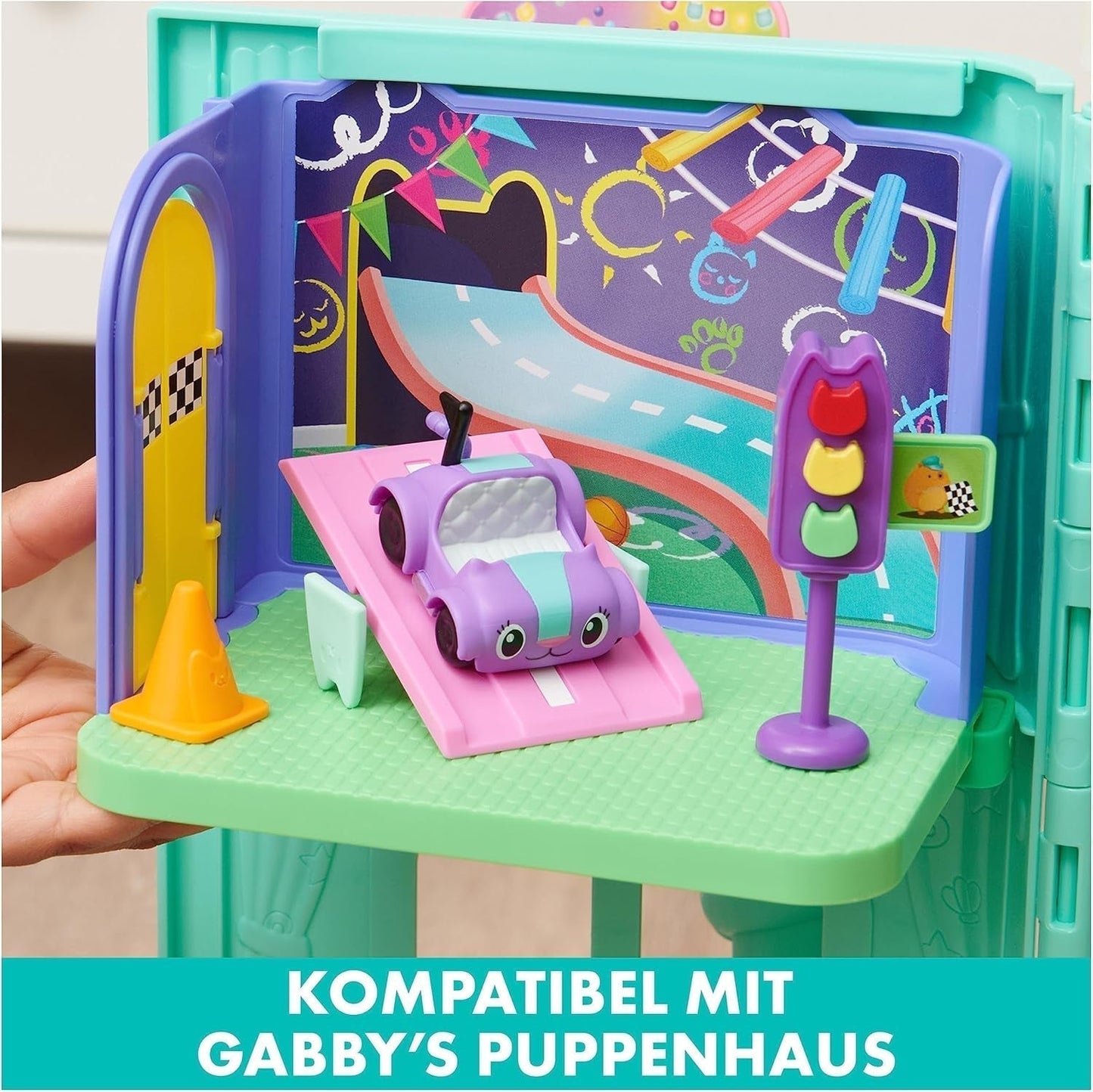 Gabby's Dollhouse Deluxe-værelse, Purr-Ific-legerum, legerum med Carlita-legetøjsbil, 2 møbler og 2 overraskelsesæsker med tilbehør, egnet til 3 år og opefter Naty Shop dukkehuse