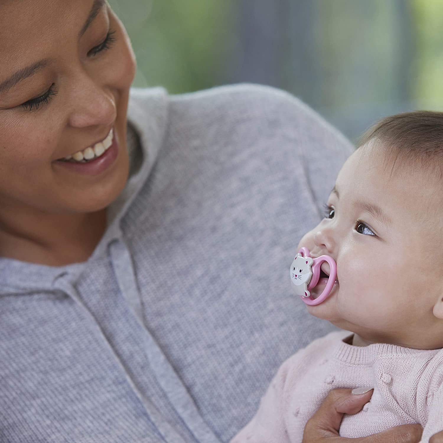 NUK Space baby sut 6-18 måneder, ekstra store åbninger til følsom hud, BPA fri silikone, zebra mønster, 2 stk.