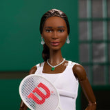 Barbie Inspiring Women Series Venus Williams modedukke med signeret uniform og tennisketcher inklusive præsentationsæske HRM49