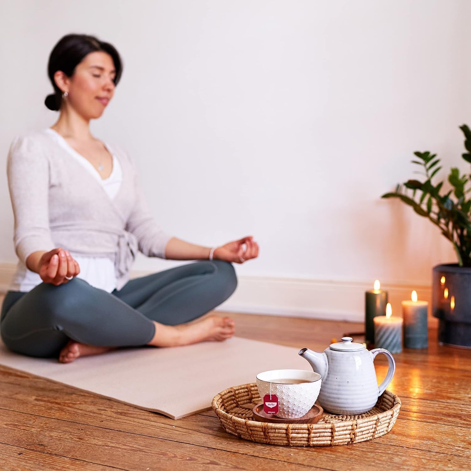 Yogi te - Matcha grøn te med citron, økologisk urte-ayurvedisk grøn te, blanding af grøn te, Matcha, citrongræs og lime, Yogi te 6-pak, 6x17 teposer (i alt 102 teposer)