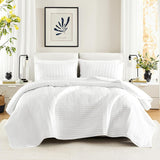 Comfort Spaces Kienna Quilt Sæt, Luksus dobbeltsyning, Sommertæppe, Letvægts, Blødt, Helårssengetøj, Matchende pudebetræk, Hvidt, Tæppe til King Size senge (264,2 X 228,6 cm), Naty Shop Dyner & dyner Have Hvid/Overdådig Quilt King/Cal King(104"X")