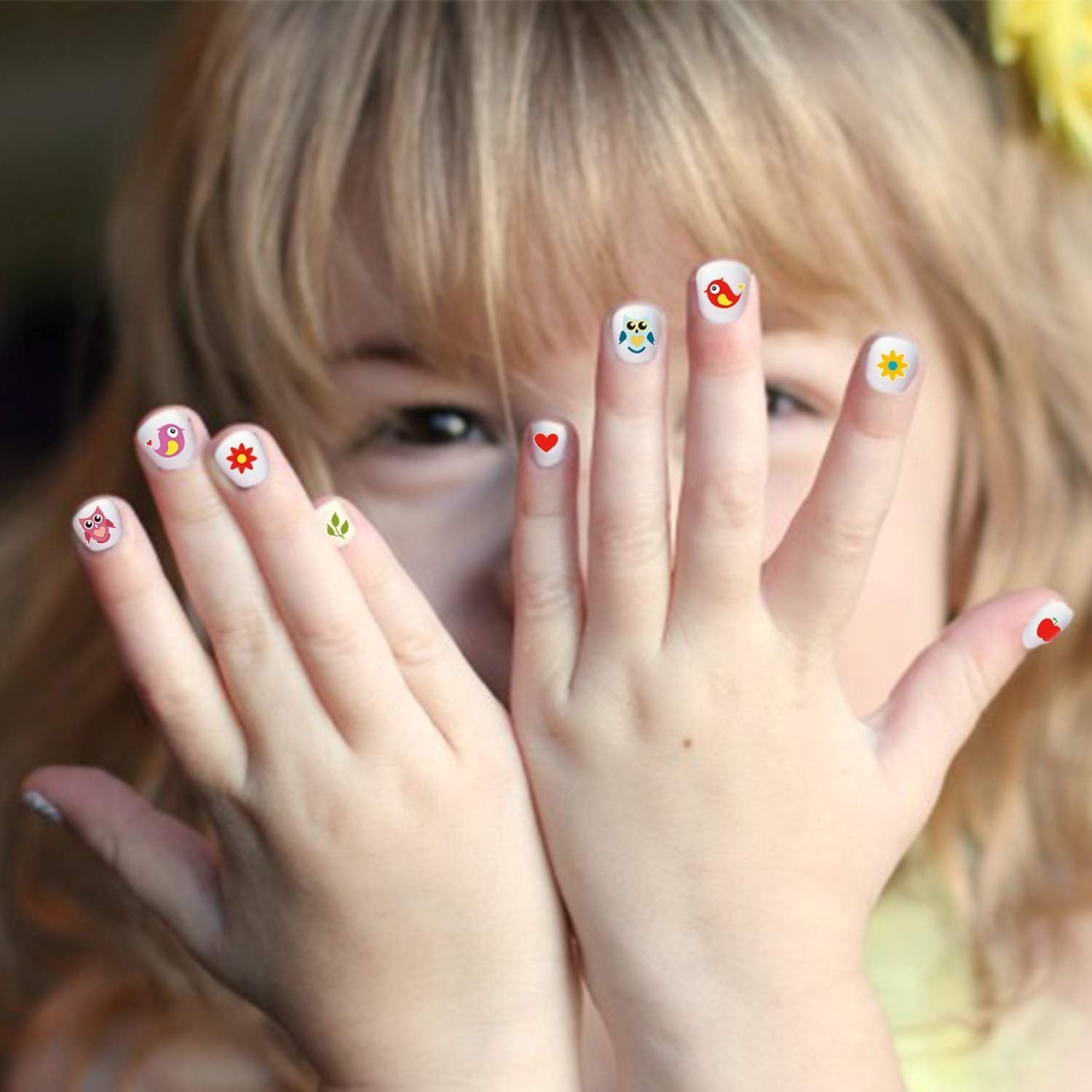 Neglestickers til børn, piger 600+ designs Dyr Frugter Dinosaurer Biler Blomster 3D selvklæbende neglestickers til børn Fødselsdagsfest Te Neglesalon og spa-gave
