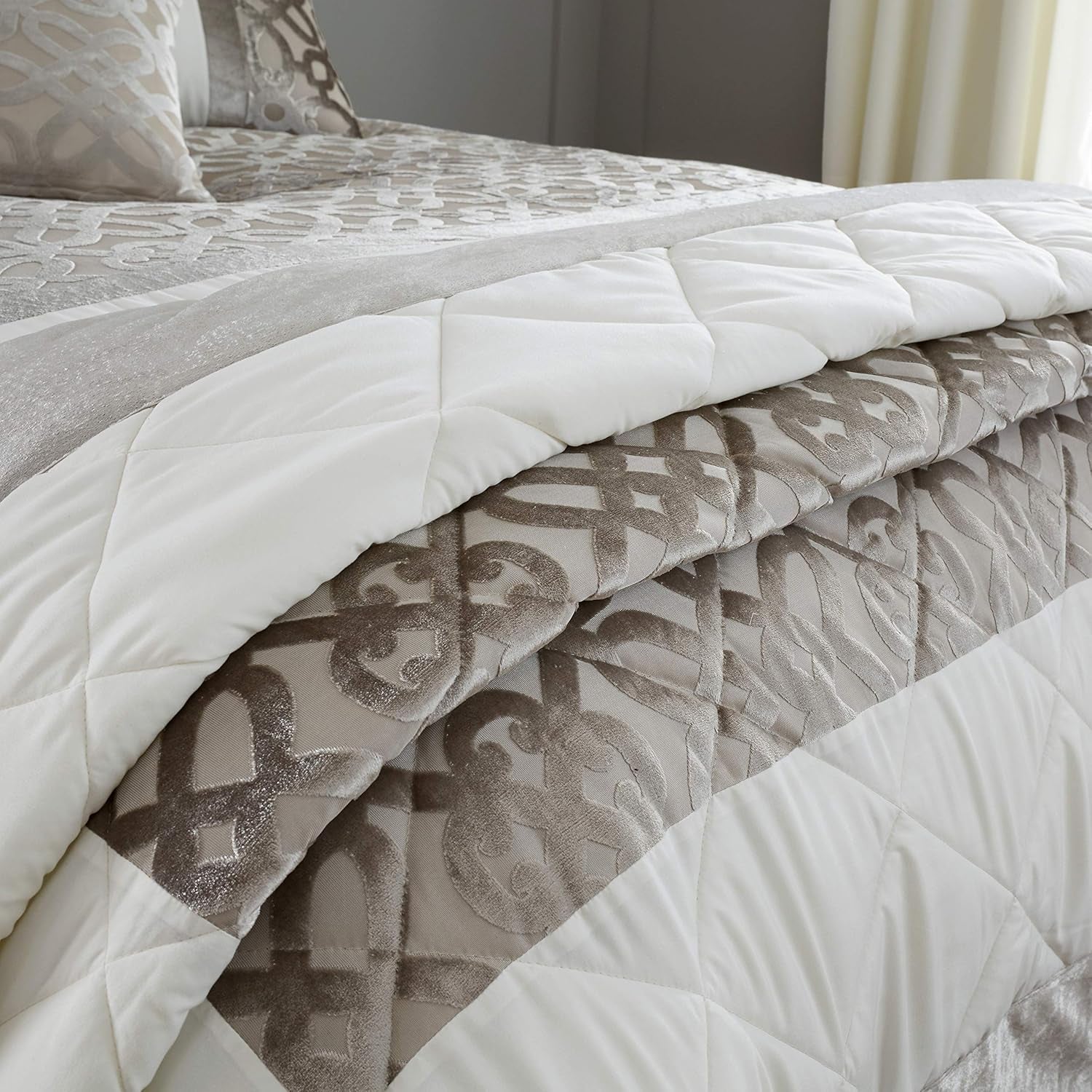 Catherine Lansfield Lattice Cut Velvet, Naturlig, sengetæppe - 220X230Cm Catherine Lansfield Senge og tæpper