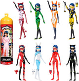 Bandai - Miraculous Ladybug - Dukke Marinette Farveskift Overraskelse - Jointed Miraculous Dukke, 26 Cm + 3 overraskelser - Tilfældig model - P50390 Naty Shop Dolls Surprise Doll Marinette Farveændring