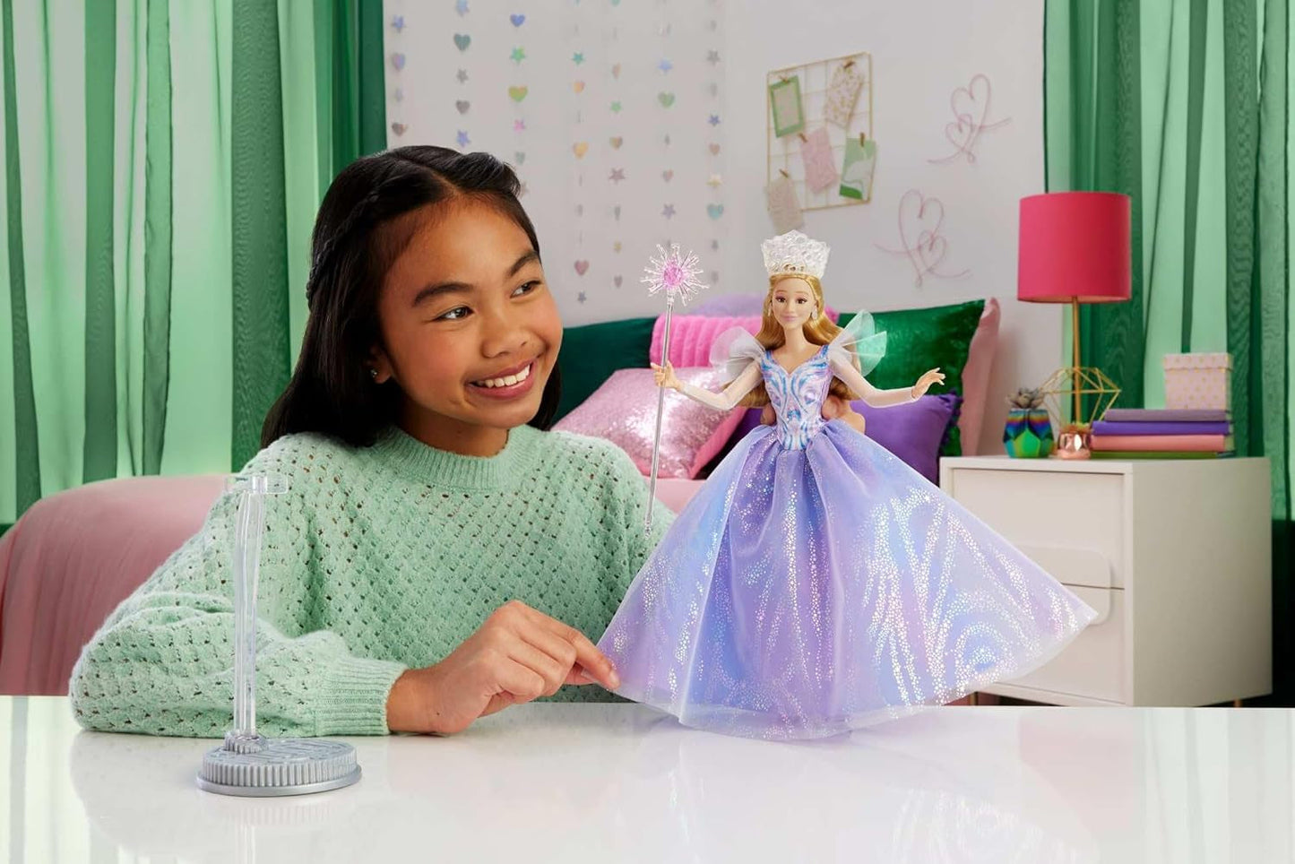 Mattel Wicked: Part 2 af Universal Pictures Glinda Deluxe Doll med aftageligt outfit og 3 tilbehør, inspireret af filmen, JFM13, [Multicolor]
