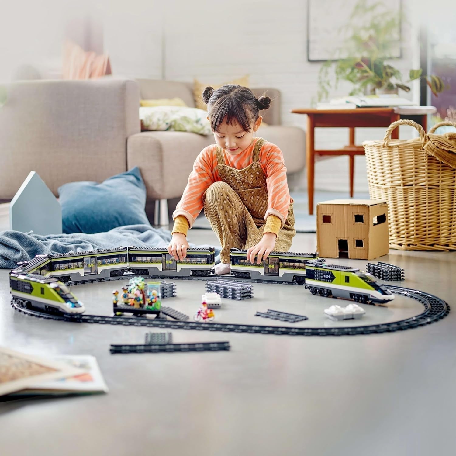 LEGO City passagerekspresstog, fjernbetjeningstogsæt, jernbanelegetøj med forlygter, 2 vogne og 24 sporelementer, gave til børn, drenge og piger 60337 byggesæt Besuche den LEGO-Store