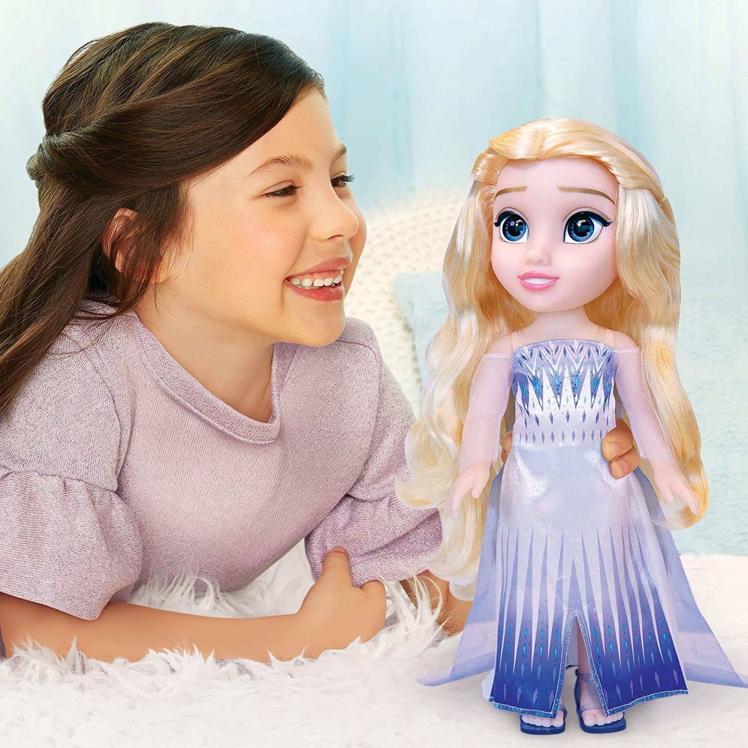 Disney Frozen 2 Elsa Doll - 35 cm høj, poserbar dukke i ikonisk modekjole og langt hår, der flyder for ekstra sjov, til piger fra 3 år og opefter, 214894