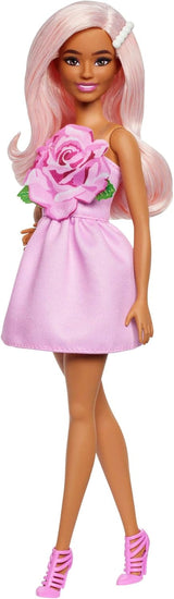 Barbie Fashionista dukke nr. 238 med pastellyserødt hår, stropløs kjole med pink overdel, perlehårklemme og høje hæle og hårspænder, HYT94