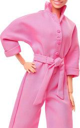 BARBIE THE MOVIE Margot Robbie - Puppe mit Kaugummi-Rosa Jumpsuit, Messy Updo, Sonnenbrille, Kopftuch, Wedge-Sneakers, Sammlerverpackung, für Kinder ab 3 Jahren, HRF29