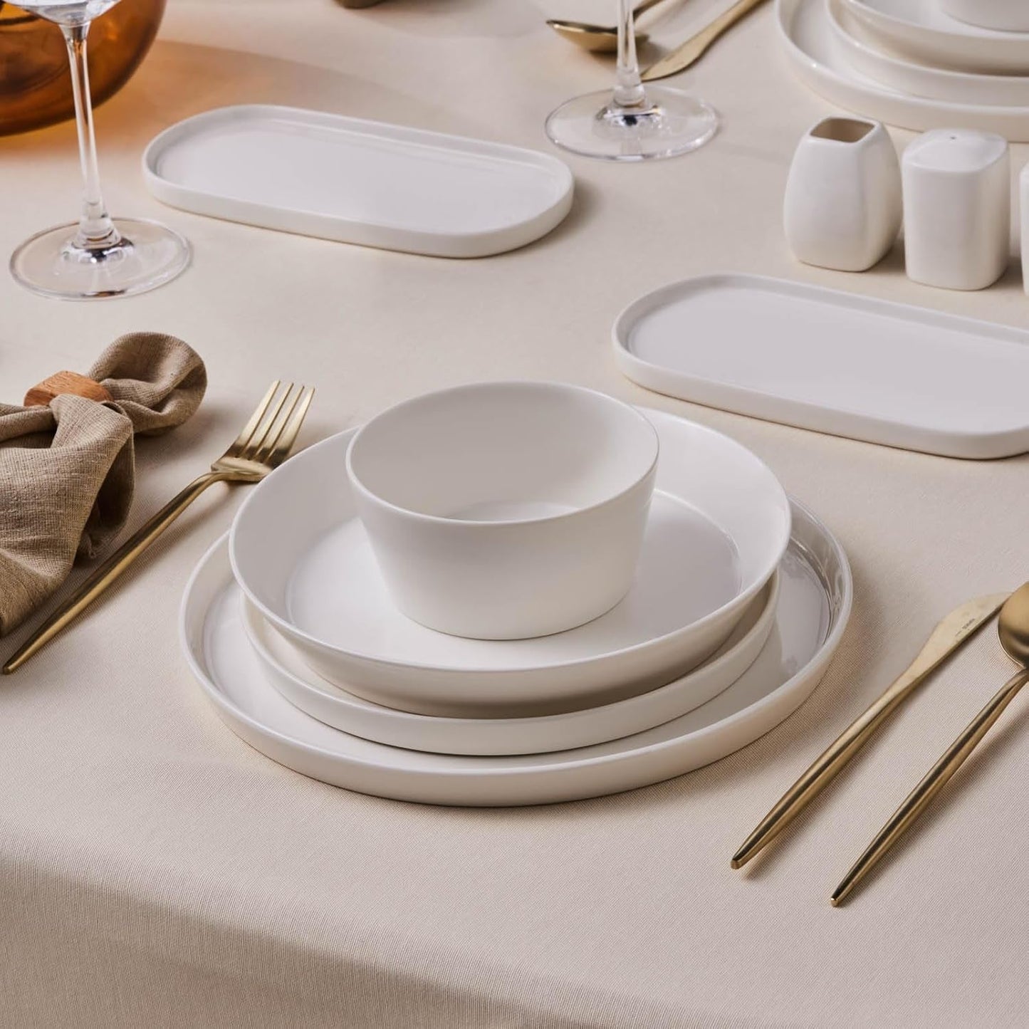 Karaca Stream Bone Bomo 12-personers servisesæt Elegant firkantet tallerkensæt Elegant hvidt porcelænsstel