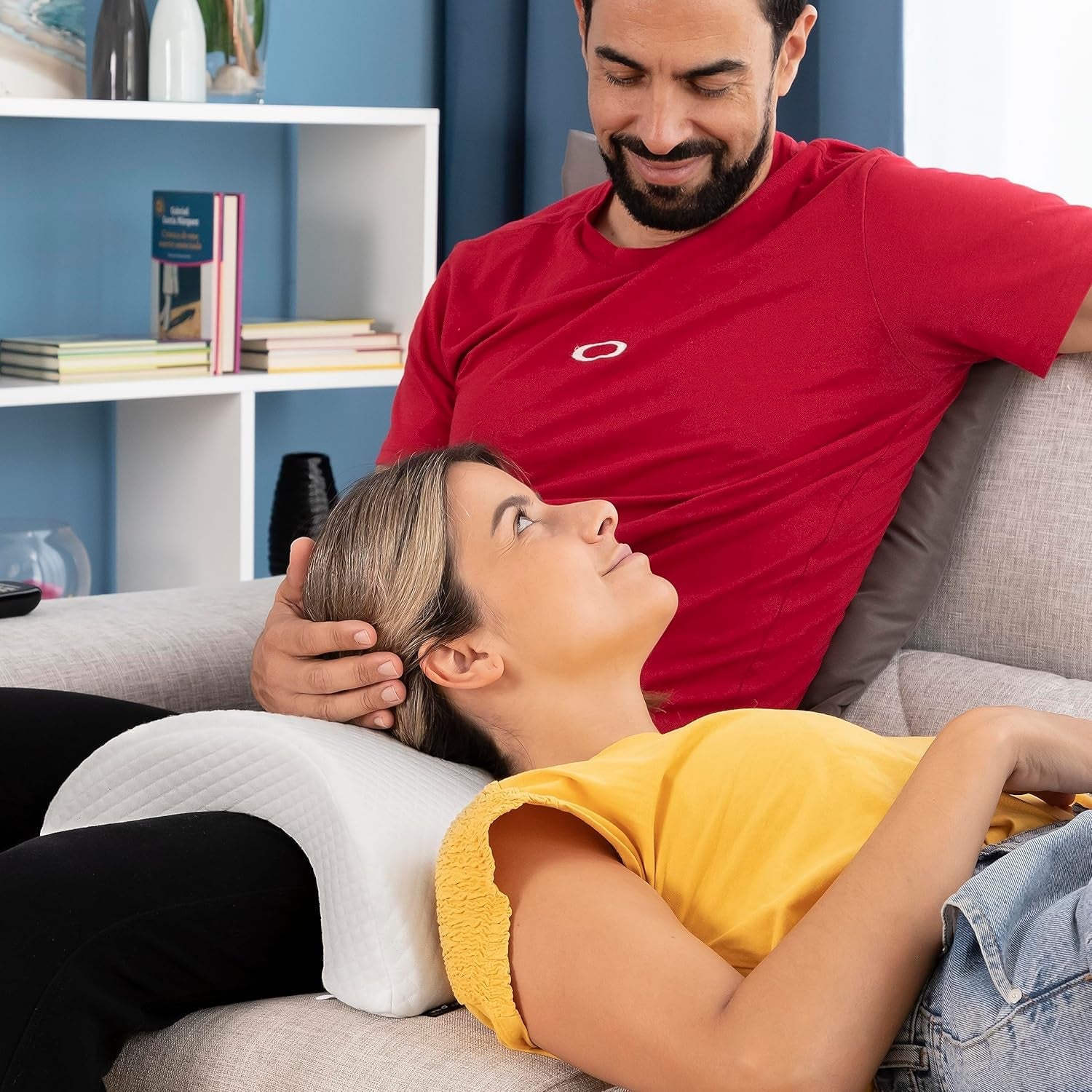 InnovaGoods - Viskoelastisk livmoderhalspude til par, Ergonomisk design til parafslapning, Memory-skum til trykaflastning, Aftageligt betræk, Hvid, 36 x 12,5 x 30,5 cm, Memory-skum