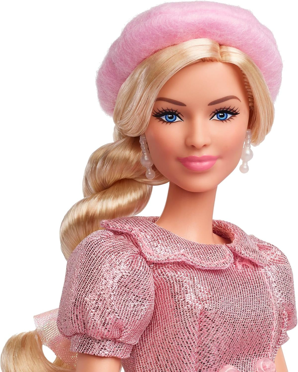 Barbie filmen baseret på filmen Margot Robbie som Barbie samlerfigur i pink bluse og tylnederdel med stiliseret frisure og matchende smykker JBJ53