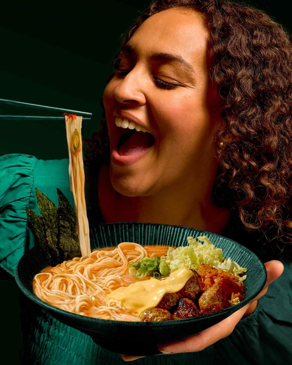 LEE KUM KEE Ramen Noodles - Asiatisk ramen med en delikat og fin tekstur, klassikeren til ramensupper og wokretter, halvtørre nudler, to portioner pr. pakke, 6 x 180g multipak