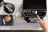 De'Longhi Magnifica Evo Next - Perfetto fuldautomatisk espressor med LatteCrema mælkeskummer, 13 One-Touch-drikke, kaffe- og cappuccinomaskine, farveberøringsskærm, Titanium (ECAM312.80.TB)