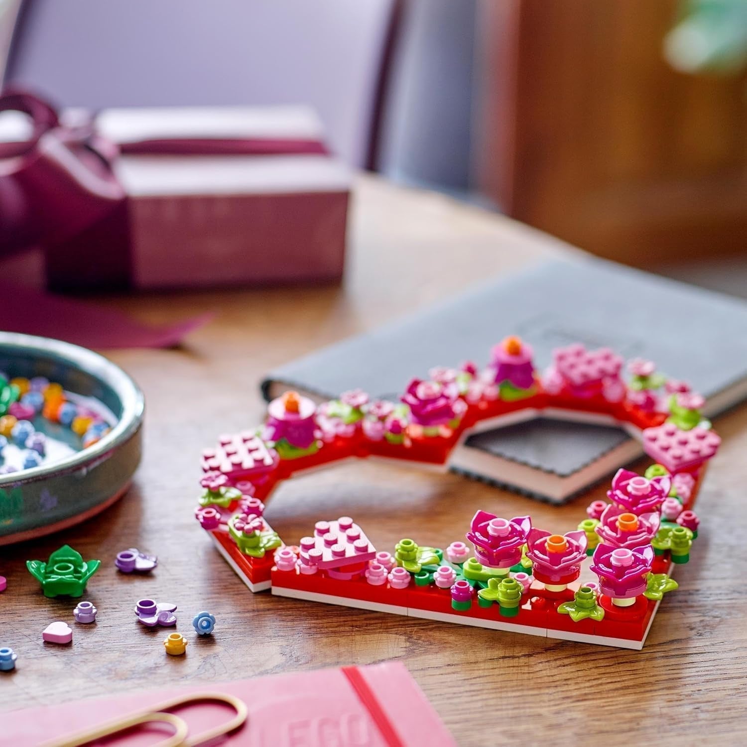 LEGO hjerte dekorationssæt, byggelegetøj til børn, piger og drenge fra 9 år, børneværelsesdekorationer eller vægtilbehør, gaveide til Valentinsdag, Mors Dag eller fødselsdag 40638 Byggesæt Beuche den LEGO-Store