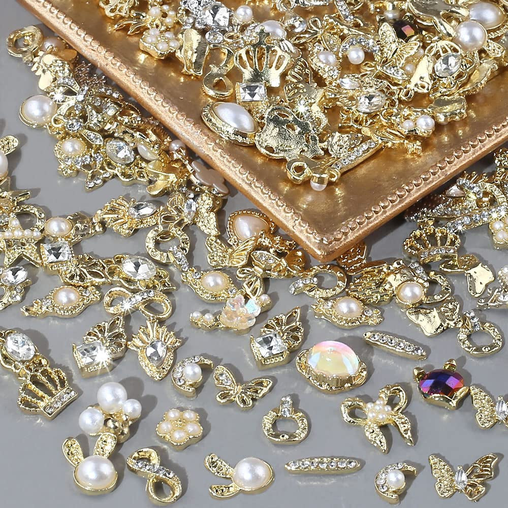 50 Stück Guld Nail Charms, Mix Styles Glitzersteine ​​Nägel Perle Legierung Nagel Steine ​​​​Blume Schmetterling Strasssteine ​​​​Nägel Herz Stern Nagel Charms DIY Nail Art Zubehör Frauen Nägel Deko