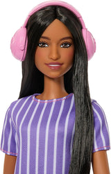 Barbie Fashionista dukke nr. 245, autistisk dukke med lilla stribet kjole og tilbehør som fidget spinner, tablet og hovedtelefoner, JJN58
