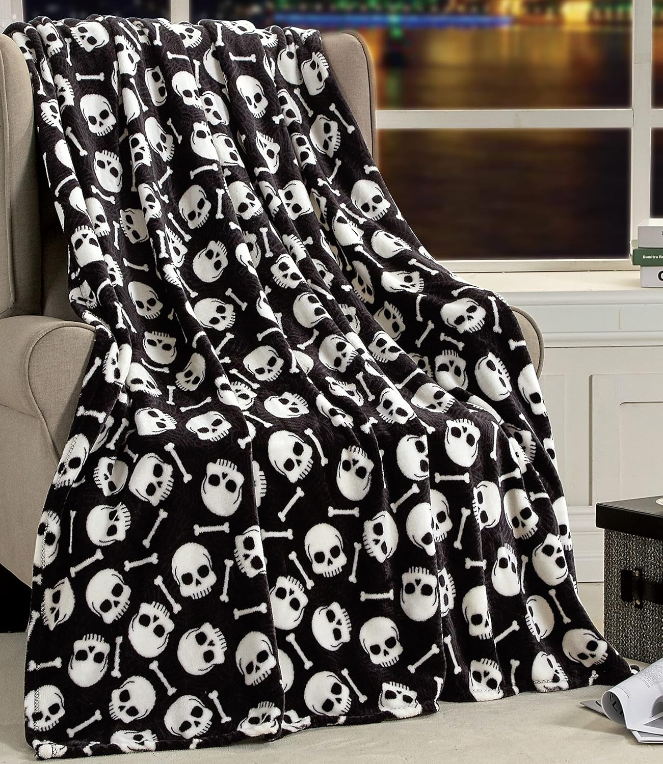 Elegant Comfort Letvægts Halloween-tematæppe, blødt, hyggeligt og plys, perfekt til at slappe af i denne uhyggelige sæson, 127 X 152,4 cm, Skull and Bones Senge og betræk Elegant Comfort Skull Bone 50 X 60
