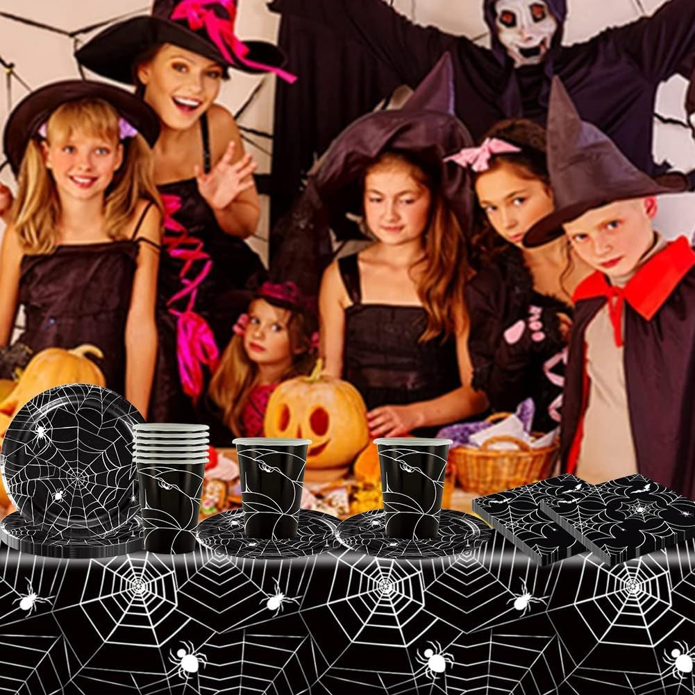 49 styks Halloween Spider Papir Bestiksæt Inklusiv tallerkener, servietter, glas og dug. Sort spisestel med desserttallerkener, servietter og glas.