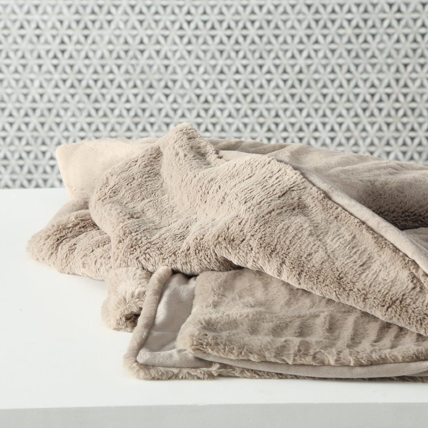 Boltze Storan tæppe (størrelse 150X200 cm, beige farve, behageligt polyestertæppe, ideel til kolde vinteraftener, pelslook) 1015378 BOLTZE Senge og tæpper